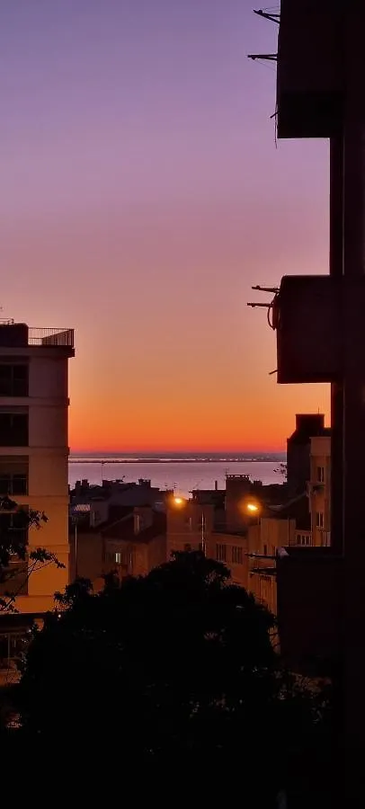 Coliving In Lisbon Center Long-Term Stays Проживание в семье